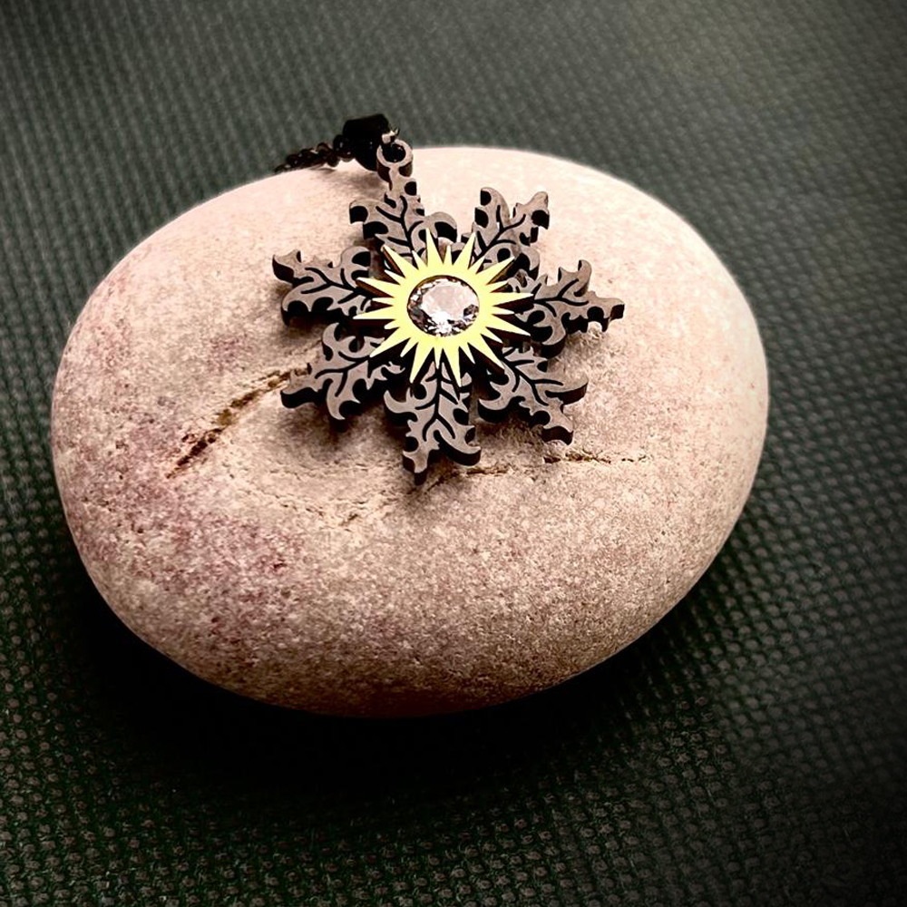 Eguzkilore Acero Negro y Dorado 25mm con Circón Blanco - Imagen 4