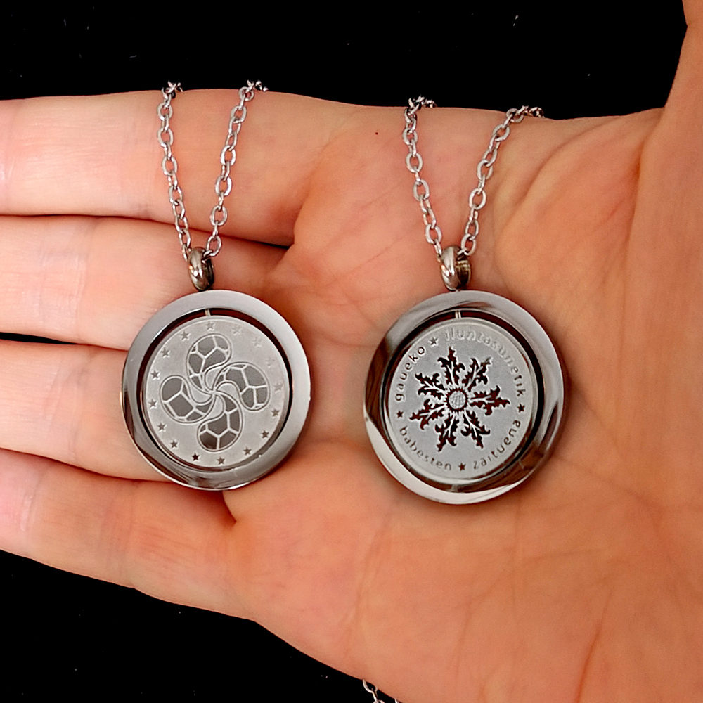 Talismán giratorio Lauburu Eguzkilore 23mm plateado - Imagen 2